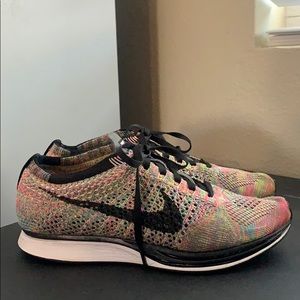 NIKE MULTI COLOR FLY KNIT RACER. USED. SZ 7 MENS.